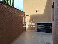 Casa em condomínio fechado