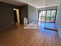 Apartamento reformadíssimo a venda no centro.