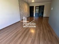 Apartamento reformadíssimo a venda no centro.