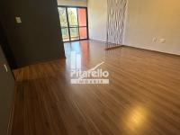 Apartamento reformadíssimo a venda no centro.