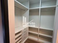 Apartamento reformadíssimo a venda no centro.