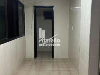 Apartamento reformadíssimo a venda no centro.