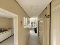 Casa container comercial de esquina e ótima localização a venda.