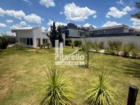 Casa - Cond Alto Padrão