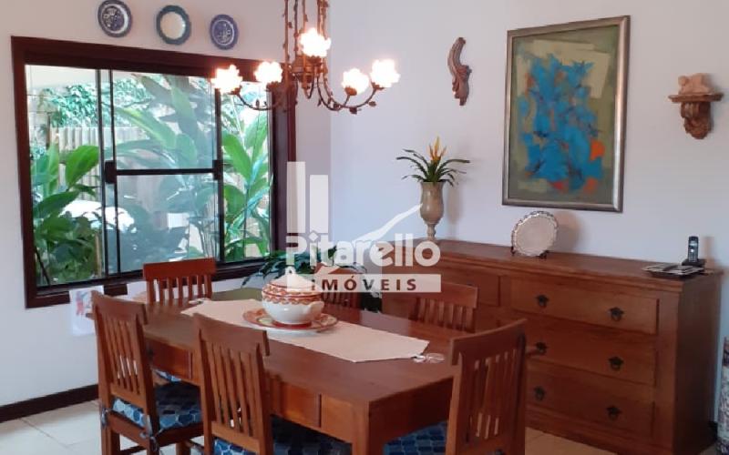 Casa em condomínio alto padrão