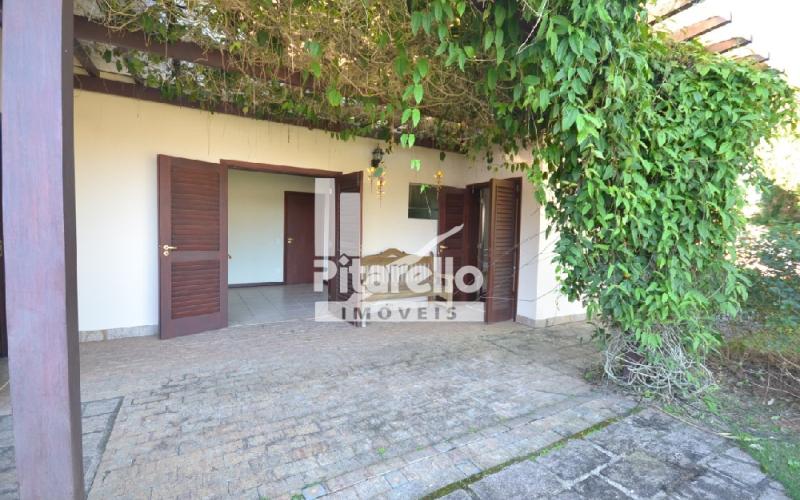 Casa em condomínio alto padrão