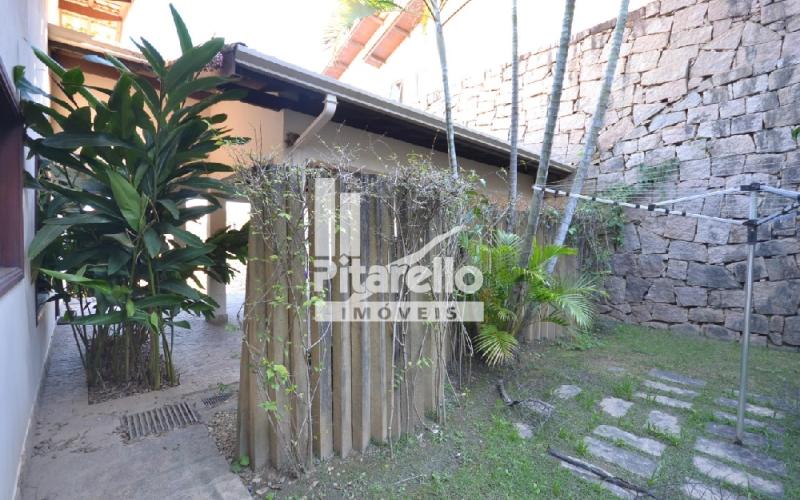 Casa em condomínio alto padrão