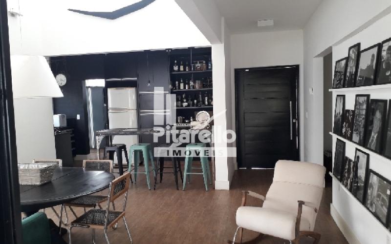 Casa - Cond Alto Padrão