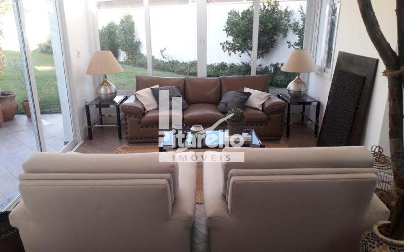 Casa - Cond Alto Padrão