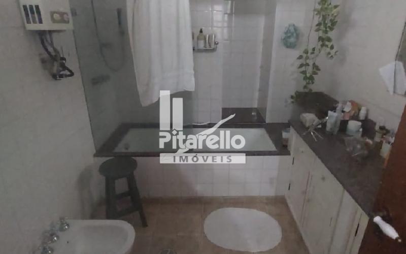 Casa á venda no Jardim São Roberto