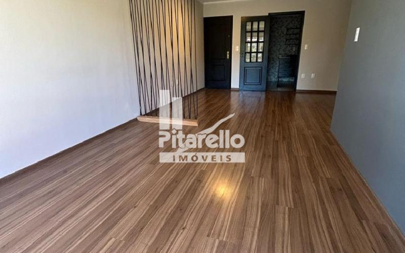 Apartamento reformadíssimo a venda no centro.