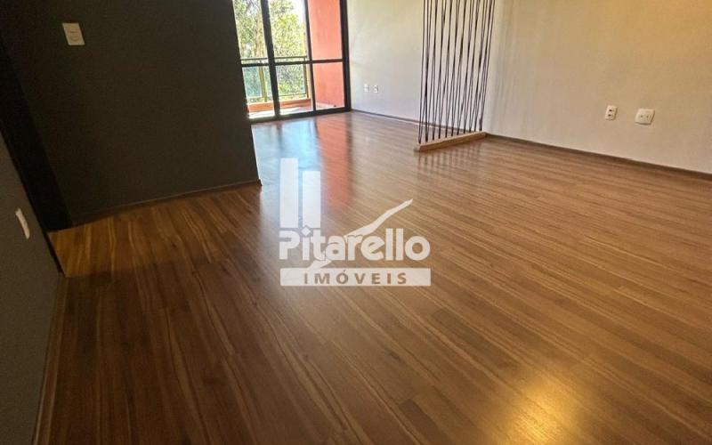 Apartamento reformadíssimo a venda no centro.