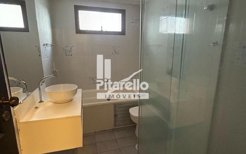 Apartamento reformadíssimo a venda no centro.