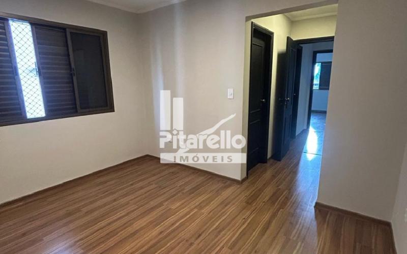 Apartamento reformadíssimo a venda no centro.