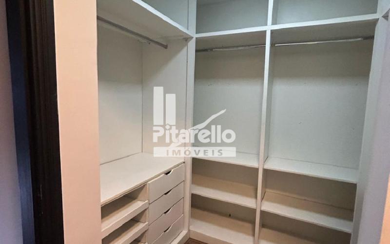 Apartamento reformadíssimo a venda no centro.