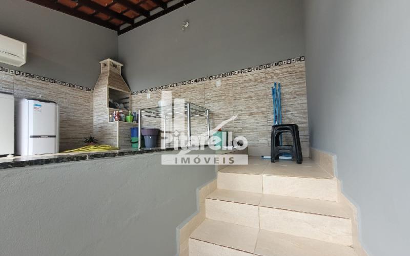Belíssima casa a venda em bairro central