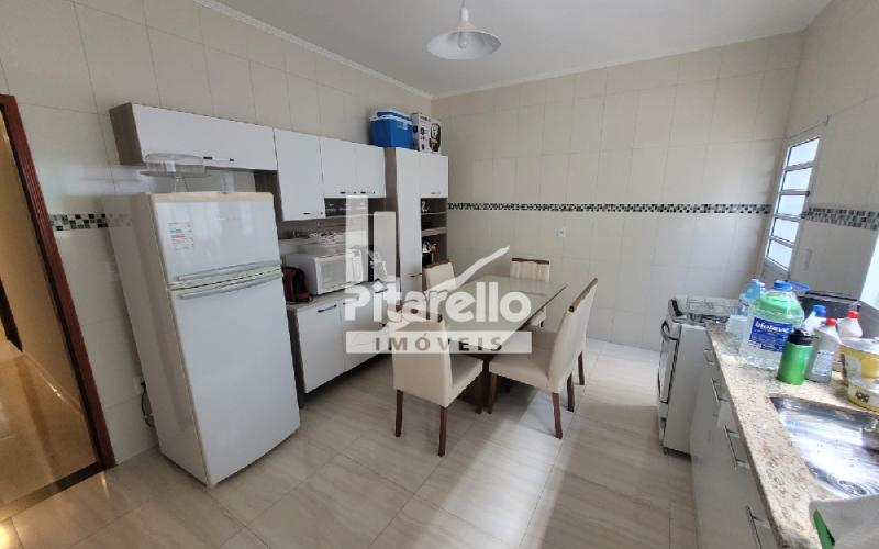 Belíssima casa a venda em bairro central