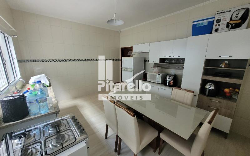 Belíssima casa a venda em bairro central