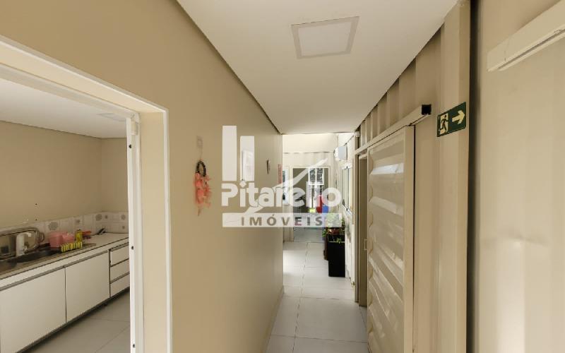 Casa container comercial de esquina e ótima localização a venda.