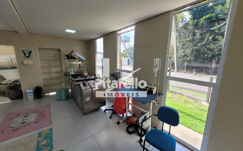 Casa container comercial de esquina e ótima localização a venda.