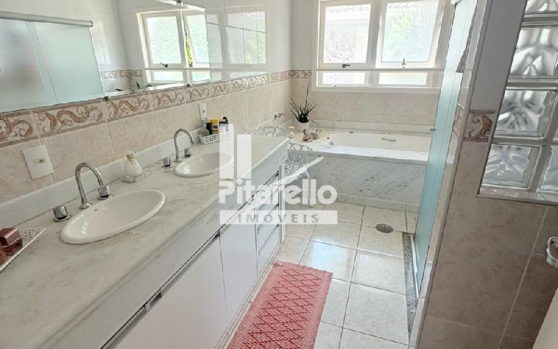 Casa alto padrão em condomínio