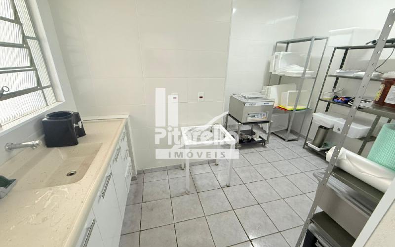 Barracão Comercial com Residência