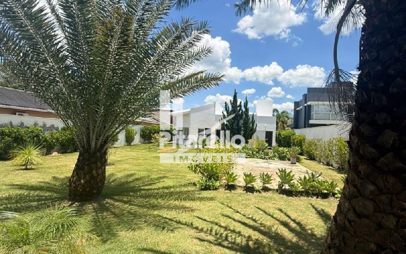 Casa - Cond Alto Padrão