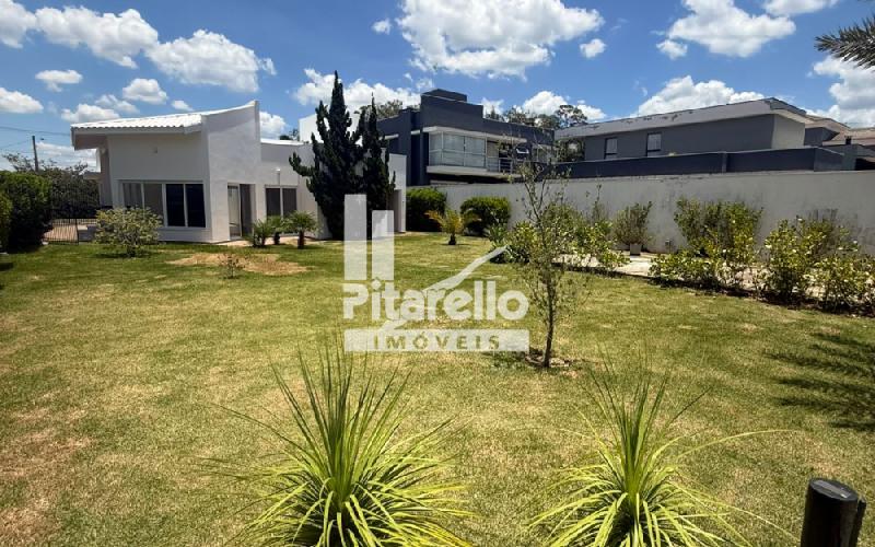 Casa - Cond Alto Padrão