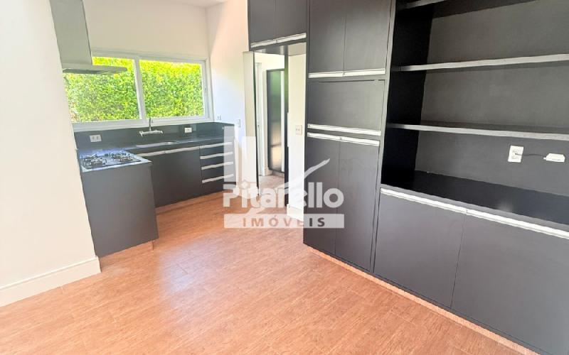 Casa - Cond Alto Padrão