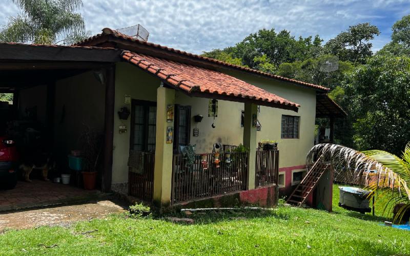 CHÁCARA Á VENDA NO BAIRRO VALE VERDE EM PEDREIRA-SP