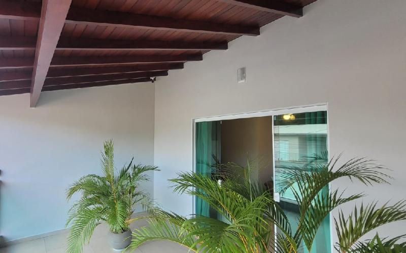 Belíssima casa a venda em bairro central