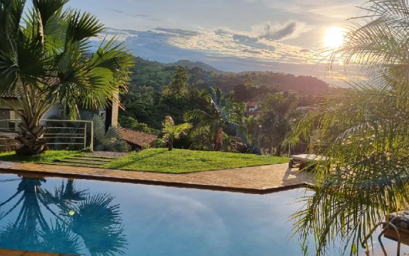 Casa em Condomínio Alto Padrão 