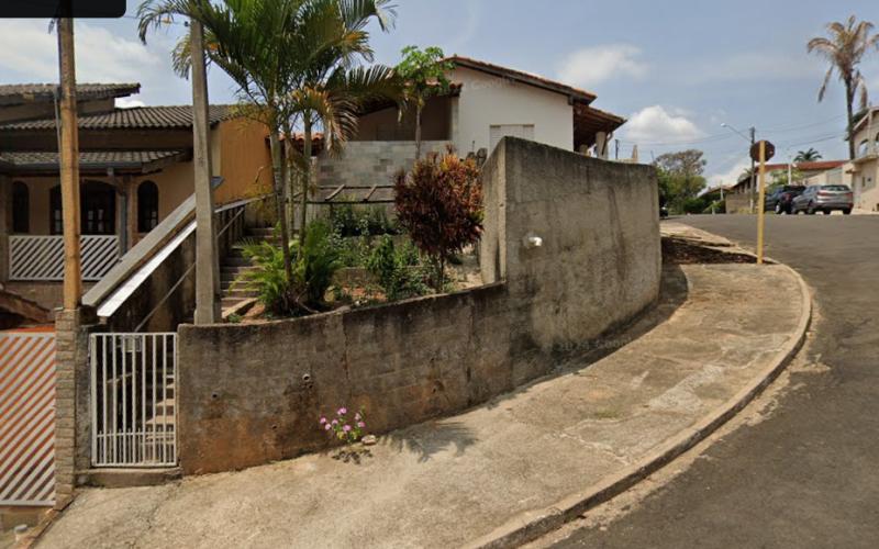 Casa á venda em Monte Alegre do Sul-SP